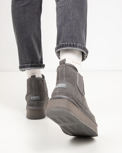 Women's leather boots with insulation