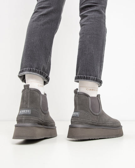 Women's leather boots with insulation