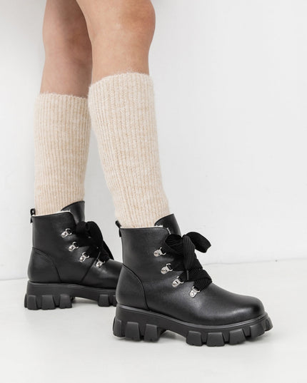 Women's leather boots with insulation