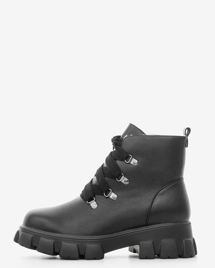 Women's leather boots with insulation