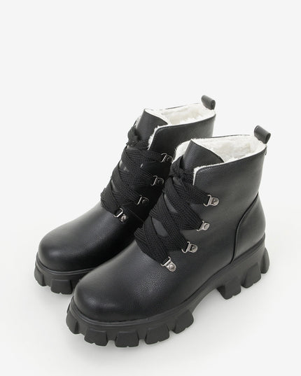 Women's leather boots with insulation
