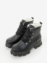 Women's leather boots with insulation
