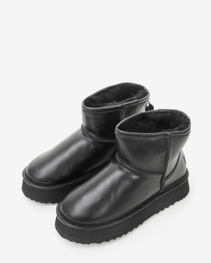 Women's leather boots with insulation