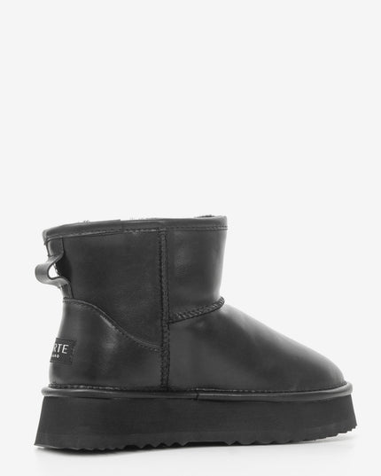 Women's leather boots with insulation