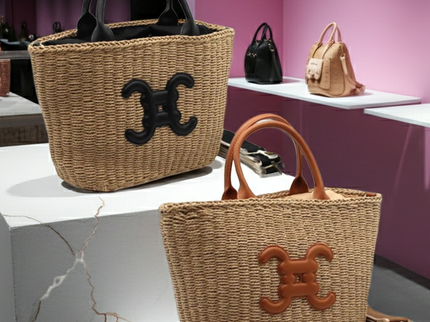 Basket handbag with CC logo in 2 colors