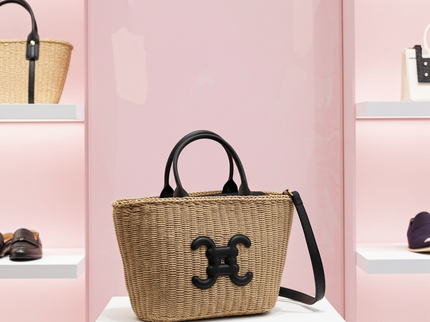 Basket handbag with CC logo in 2 colors