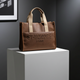 Geprägte strukturierte Tasche ST-HONORÉ Paris