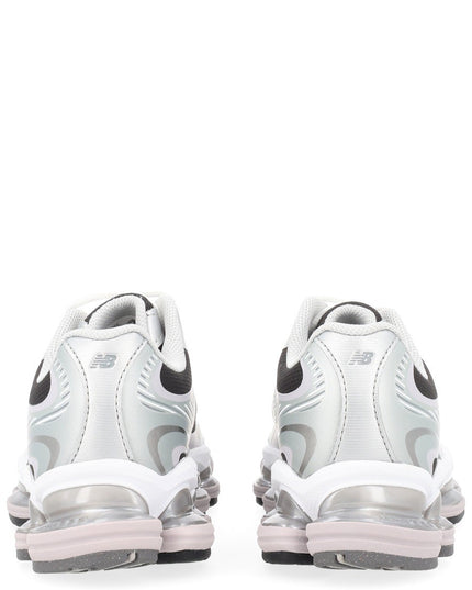 "ABZORB 2000" SNEAKER