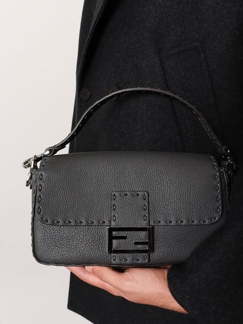 Baguette leather shoulder bag with Selleria stitchings