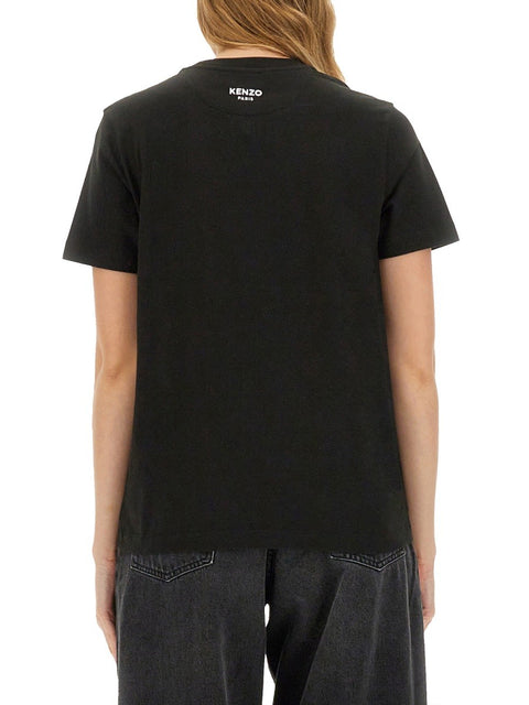 "BOKE FLOWER PIN" T-SHIRT