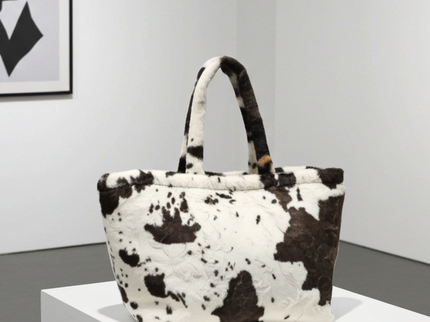 Printed bag with cow pattern and long, soft handles 