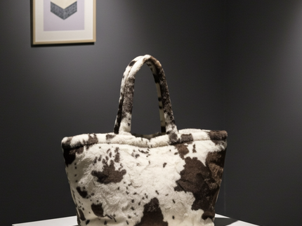 Printed bag with cow pattern and long, soft handles 
