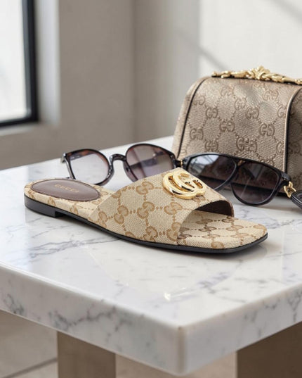 GUCCI GG Denim Sandalen mit metallenem Horsebit