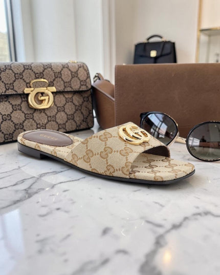 GUCCI GG Denim Sandalen mit metallenem Horsebit