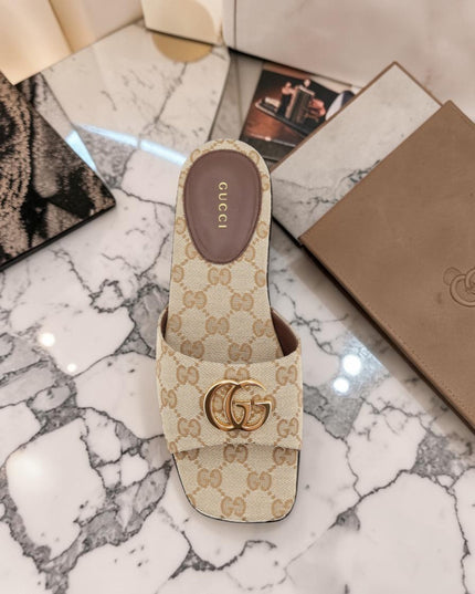 GUCCI GG Denim Sandalen mit metallenem Horsebit