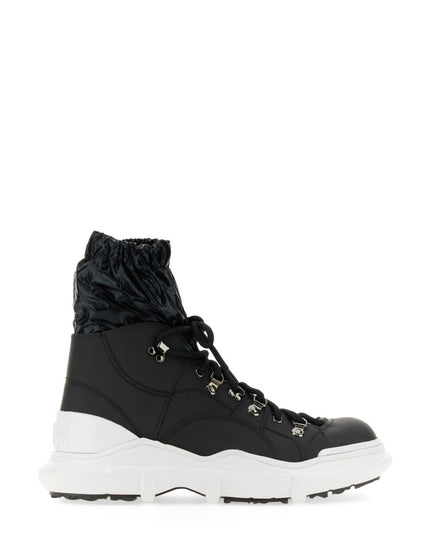 LACE-UP BOOT