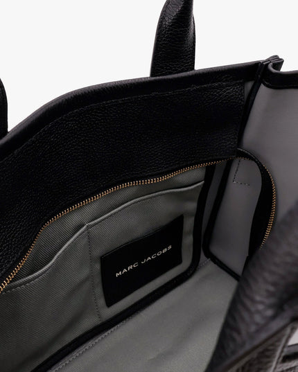 Leather shoulder bag with logo on the front