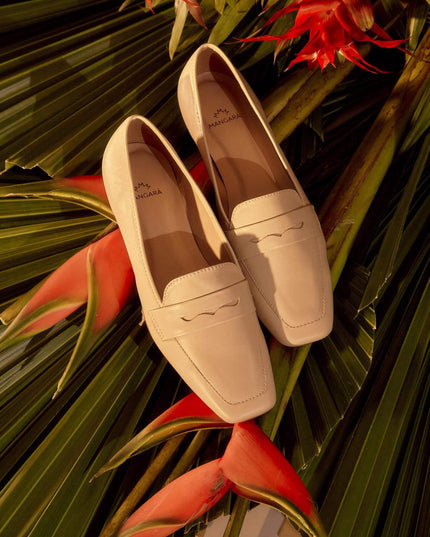 Cipó Beige Leder-Loafer mit eckiger Spitze – Flach
