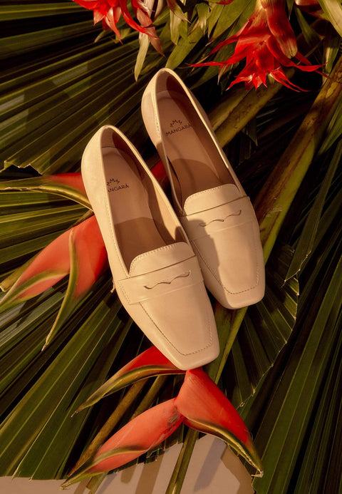 Cipó Beige Leder-Loafer mit eckiger Spitze – Flach