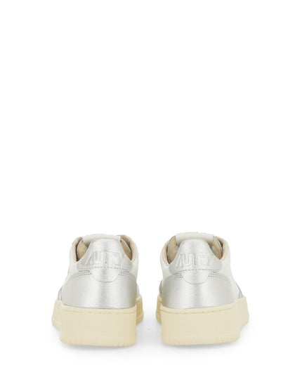 MEDALIST LOW SNEAKER