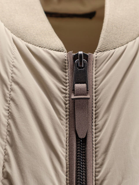 Nylon sleeveless jacket