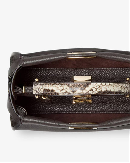 Fendi | Peekaboo Mini Handtasche aus genarbtem Leder | Braun