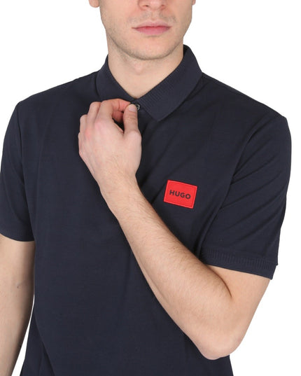 POLO CON PATCH LOGO