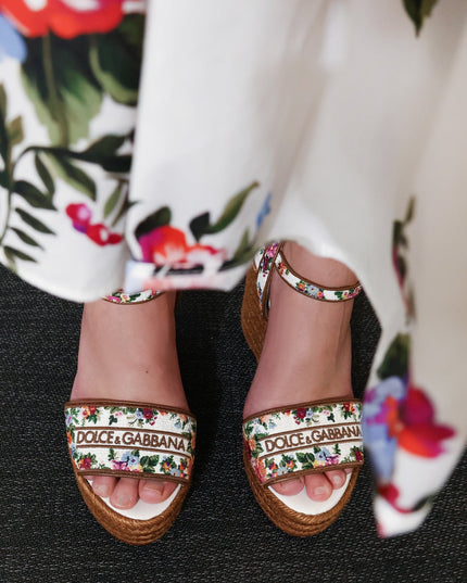 Raffia sandals with floral embroidery