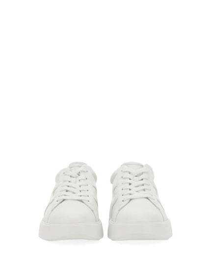 SNEAKER REBEL