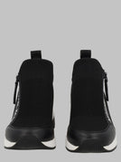 Black / 8½