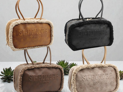 ST - HONORÉ Tasche in Wildlederoptik mit Pelzbesatz - ModeEcho