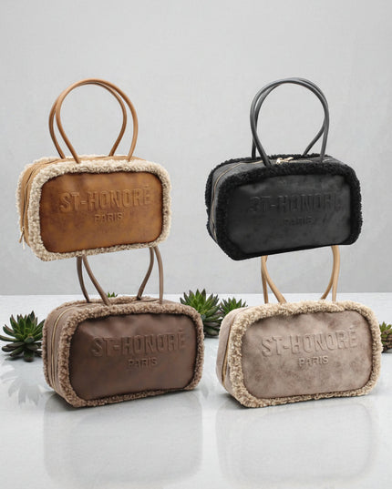 ST - HONORÉ Tasche in Wildlederoptik mit Pelzbesatz - ModeEcho