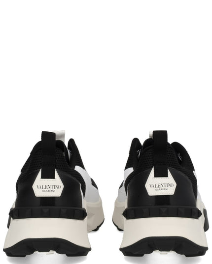 "TRUE ACT" SNEAKER