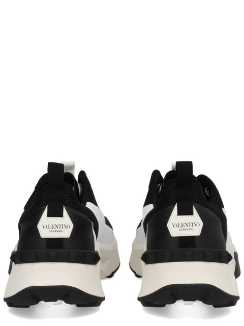 "TRUE ACT" SNEAKER