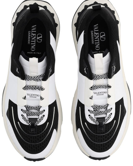"TRUE ACT" SNEAKER