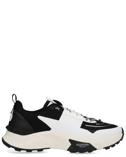 "TRUE ACT" SNEAKER
