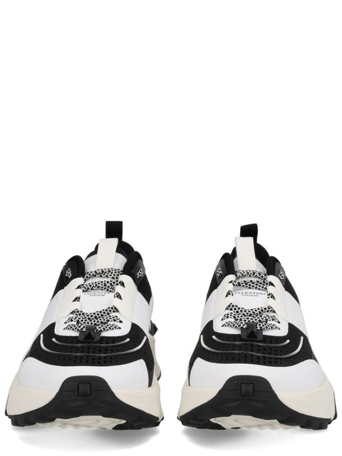 "TRUE ACT" SNEAKER