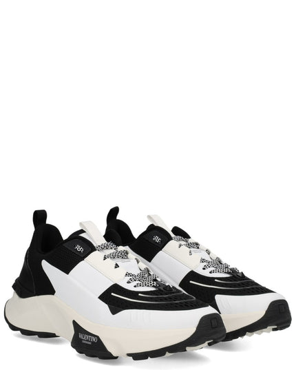 "TRUE ACT" SNEAKER