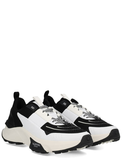 "TRUE ACT" SNEAKER