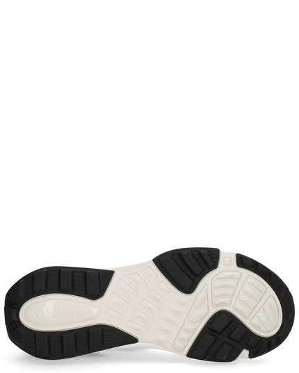 "TRUE ACT" SNEAKER