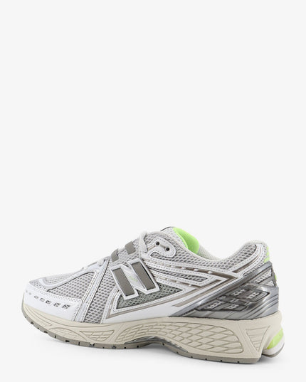 U19063 mesh sneakers with logo on the side
