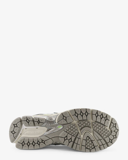 U19063 mesh sneakers with logo on the side