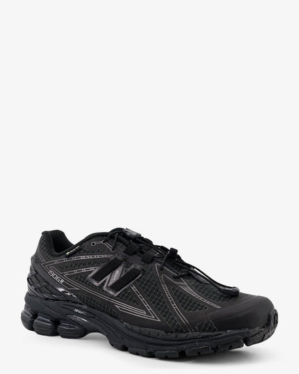 U190631 Gore-tex sneakers with side logo