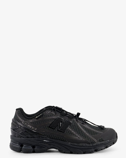 U190631 Gore-tex sneakers with side logo