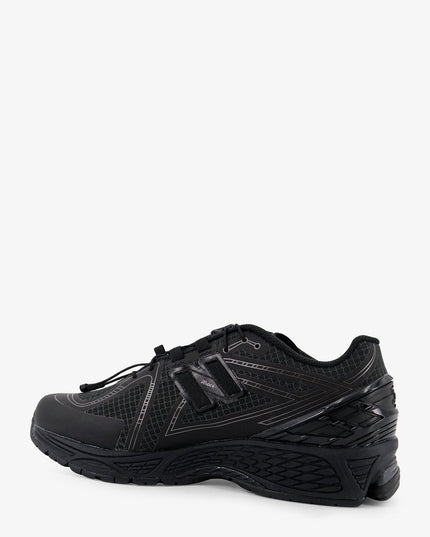 U190631 Gore-tex sneakers with side logo